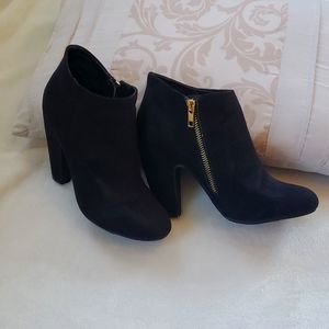 Mossimo size 7 black booties